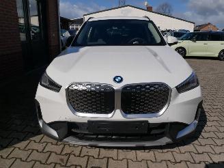 BMW iX1  picture 2