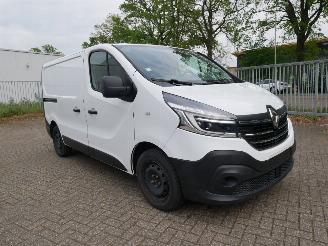 Vrakbiler auto Renault Trafic L1H1 MOTORSCHADE 2019/10