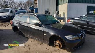 damaged passenger cars BMW 3-serie 3 serie Touring (E91), Combi, 2004 / 2012 318i 16V 2008/1