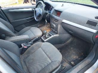 Opel Astra 1.6 + Apk picture 7