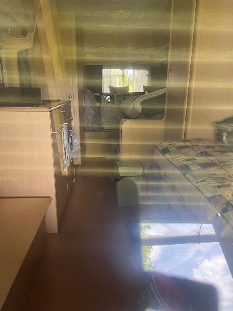 Chateau  390 + Voortent 4 persoons caravan picture 5