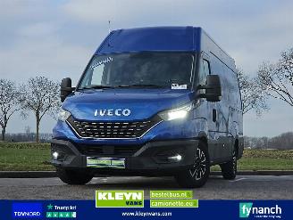 krockskadad bil auto Iveco Daily 35S18 2019/10