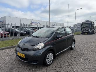 Vaurioauto  passenger cars Toyota Aygo 1.0 50Kw AIRCO 2011/1