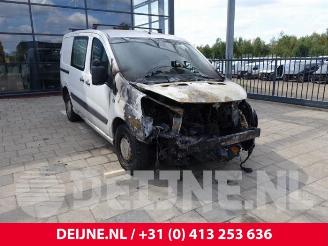 Vrakbiler auto Peugeot Expert Expert (G9), Van, 2007 / 2016 2.0 HDi 120 2009/8