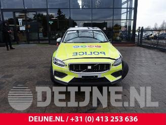 Volvo V-60 V60 Cross Country II (ZZ), Combi, 2018 2.0 B4 16V Mild Hybrid AWD picture 2