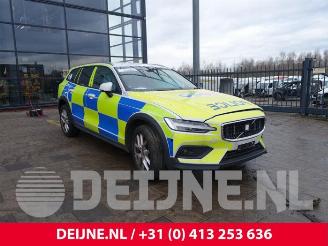 Vrakbiler auto Volvo V-60 V60 Cross Country II (ZZ), Combi, 2018 2.0 B4 16V Mild Hybrid AWD 2023/1