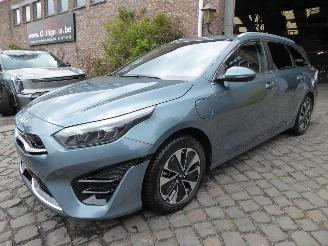 krockskadad bil auto Kia Cee d SW Hybrid PHEV 2024/6