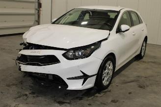 skadebil auto Kia Cee d cee'd 2024/9