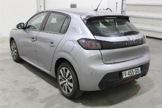 Peugeot 208  picture 4