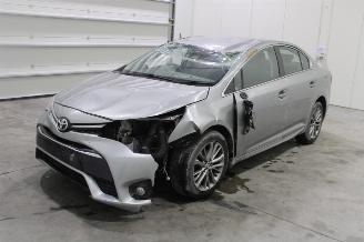 damaged passenger cars Toyota Avensis  2017/6
