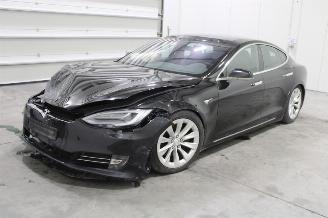 krockskadad bil auto Tesla Model S  2019/5
