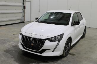Vaurioauto  passenger cars Peugeot 208  2022/3
