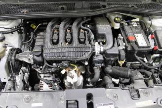 Peugeot 208  picture 13