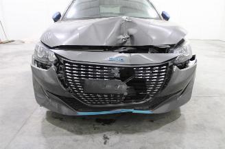 Peugeot 208  picture 6