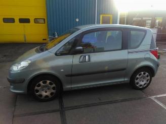 Peugeot 1007 1007 (KM), Hatchback 3-drs, 2004 / 2011 1.4 picture 2