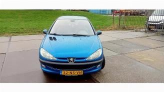Salvage car Peugeot 206 206 (2A/C/H/J/S), Hatchback, 1998 / 2012 1.6 16V 2004/2
