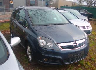 Opel Zafira  picture 2