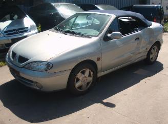 Coche siniestrado Renault Mégane cabriolet 1999/1
