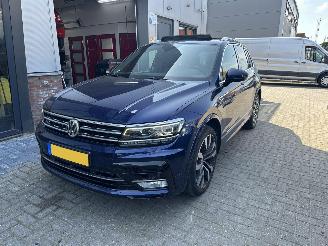 damaged passenger cars Volkswagen Tiguan 2.0TDI 4-MOTION FULL R-LINE DAMAGE FREE / ALL OPTIONS PANO/SIDE ASSIST/KEYLESS/DYNAUDIO/360CAM 2017/9