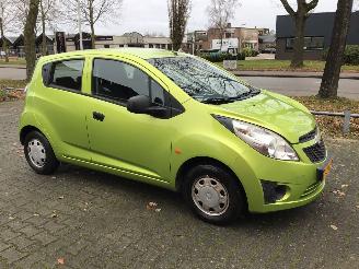 skadebil auto Chevrolet Spark Sprak 1.0 16v ls zeer lichte schade met Nw apk 2010/11