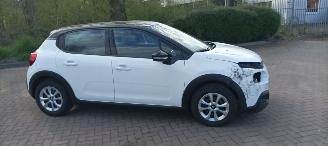 škoda osobní automobily Citroën C3 Shine 1.5-Diesel 102pk Climatecontrol CruiseControl Stoelverwarming Lichtautomaat Regensensor Lichtautomaat Mistlampen Afneembare trekhaak 2018/10