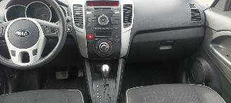 Kia Venga Dream team 1.6-Benzine Automaat Keyless-entry Climatecontrol Stoelverwarming Lichtautomaat Privacyglas leren stuurwiel mistlampen Parkeersensoren Trekhaak 16-inch Kia velgen picture 15