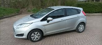 Ford Fiesta 1.5-Diesel 75pk Airco Stoelverwarming leren stuurwiel Led koplampen Pdc Control picture 2