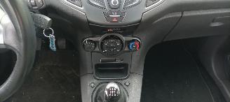 Ford Fiesta 1.5-Diesel 75pk Airco Stoelverwarming leren stuurwiel Led koplampen Pdc Control picture 19