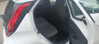Toyota Aygo X-Play 1.0-VVT-i 72pk Airco Led koplampen Led achterlichten Elek-ramen elektrische buitenspiegels centrale deurvergrendeling met afstandsbediening Hoogglans buiten design Deelbare achterbank picture 15