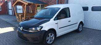 krockskadad bil bedrijf Volkswagen Caddy 2.0-TDI Euro6 75pk Airco Start stop systeem Elektrische ramen Elektrische-spiegels met verwarming Centrale vergrendeling met afstandsbediening Stoffen bekleding Tussenwand met glas Achteruitrijspiegel Laadvloer orgineel vw hout Antislip rubberen mat in  l 2016/2