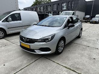 Schadeauto Opel Astra 1.2 Blits Elegance -NAVI-CAMERA-KEYLESS-PDC 2021/10
