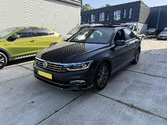 uszkodzony samochody osobowe Volkswagen Passat 1.5 TSI Highline Business R -DSG-PANO-LEDER-CAMERA 2018/11