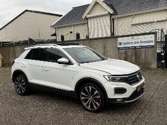 Unfallwagen Volkswagen T-Roc 2.0 TSI 190Pk 4Motion DSG Sport Pano Beats 2017/11