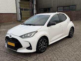 Unfallwagen Toyota Yaris 1.5 Hybrid Executive NAP Nederlandse Auto Keyless 2021/11