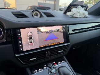 Porsche Cayenne 3.0 E-Hybrid NAP Nederlandse Auto Glasdak Bose 360Camera picture 12