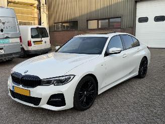 Damaged car BMW 3-serie 320D M-Pakket 360Camera Head-Up Schuifdak 2018/11