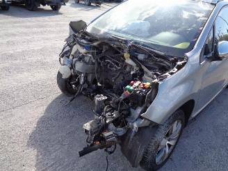 Peugeot 2008 1.2 picture 7