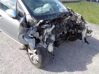 Peugeot 2008 1.2 picture 15