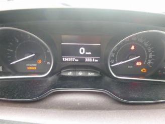 Peugeot 2008 1.6 HDI  9HP picture 18