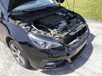 Peugeot 308 SW  1.2 T picture 19