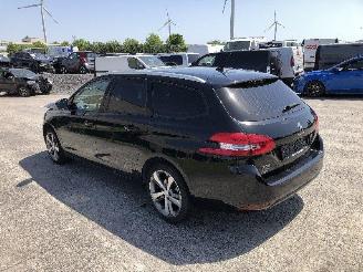 Peugeot 308 SW  1.2 T picture 2