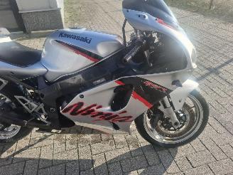 Kawasaki Ninja ZX - 7R  picture 9