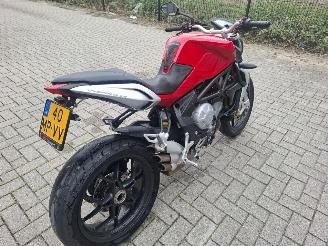 MV Agusta Brutale 675 picture 2