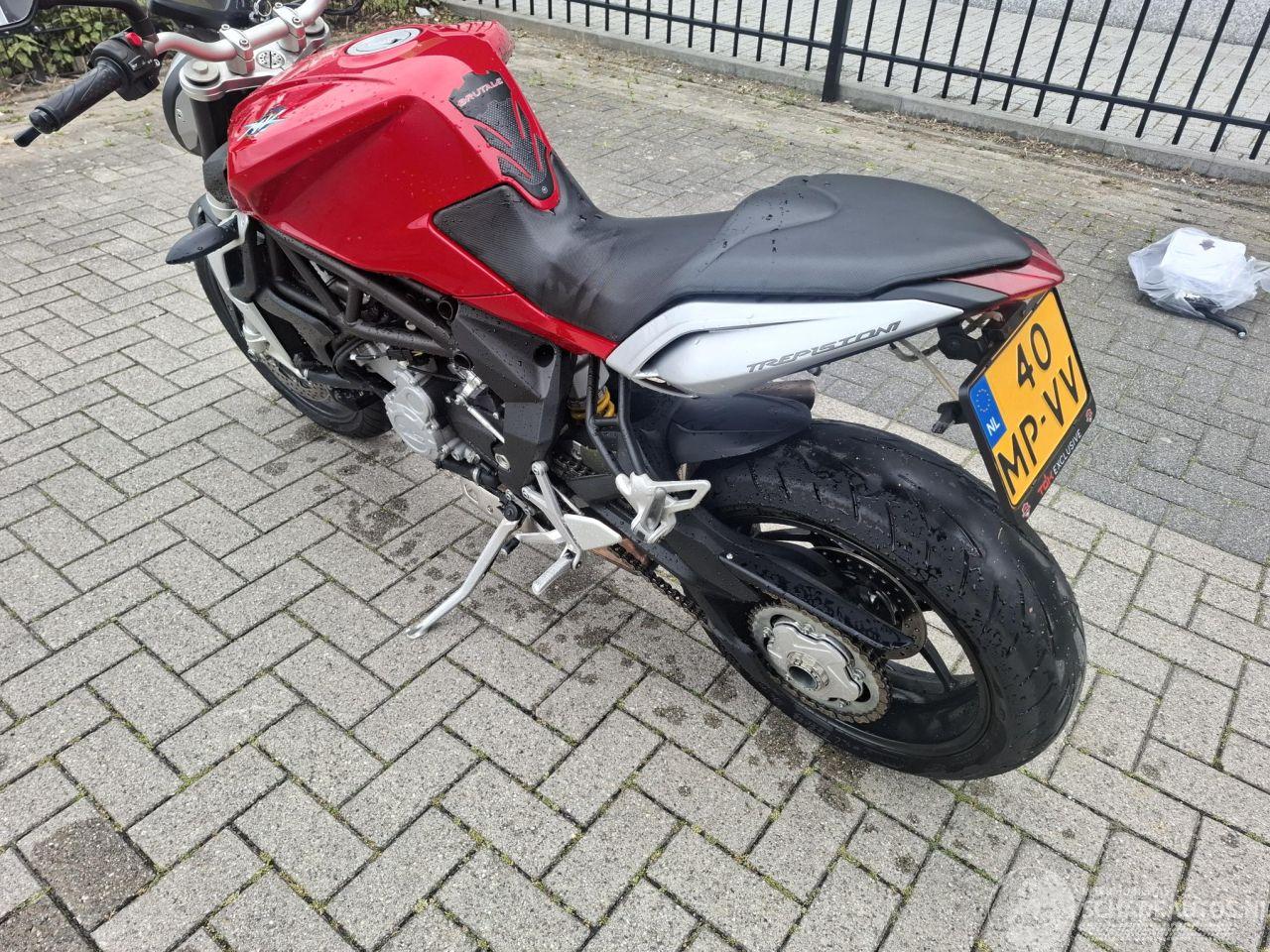 MV Agusta Brutale 675