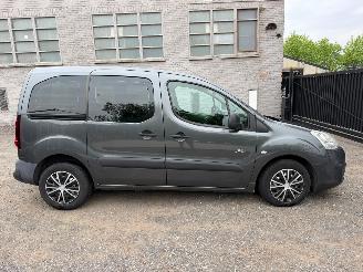 krockskadad bil bedrijf Peugeot Partner 1.6 HDI 2015/12