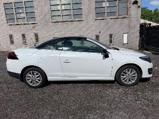 Vaurioauto  passenger cars Renault Mégane COUPÃ‰-CABRIOL 2015/8