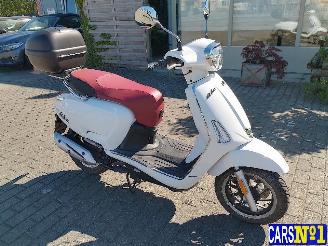 skadebil bromfiets Kymco  LIKE50 2024/11