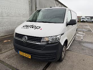krockskadad bil bedrijf Volkswagen Transporter 2.0 TDI L2H1 28 110PK Navigatie Trekhaak 2024/3