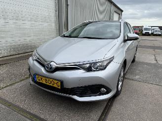 damaged passenger cars Toyota Auris Touring Sports 1.8 Hybrid Lease Panoramadak 2015/7