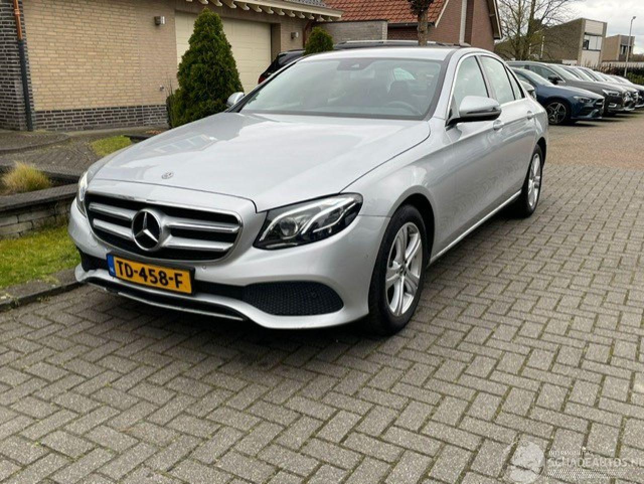 Mercedes E-klasse 200 AVANTGARDE NAVI CAMERA LED